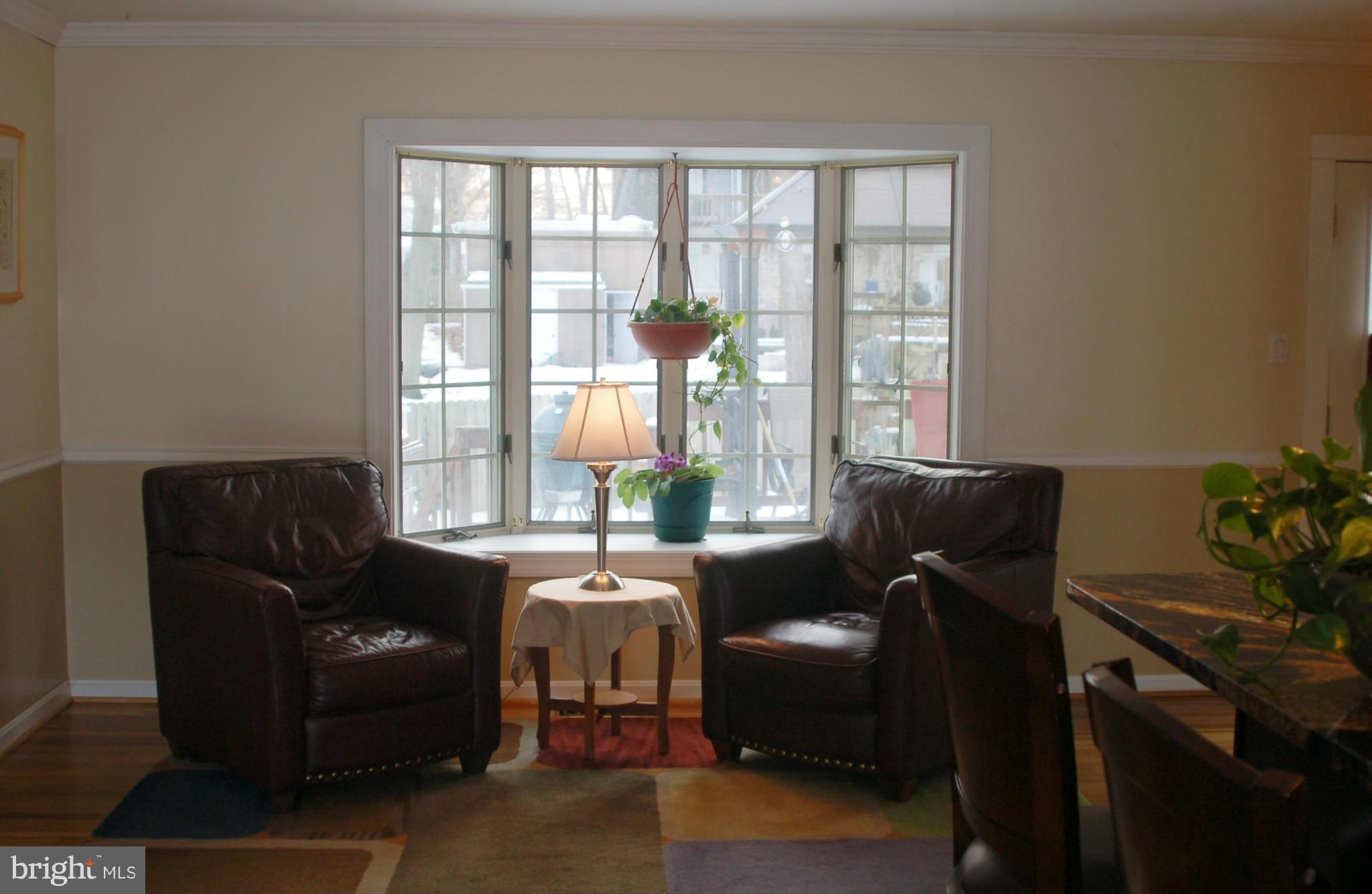 6423 Deepford Street Springfield, VA 22150 - Photo 3 of 21 Living Room