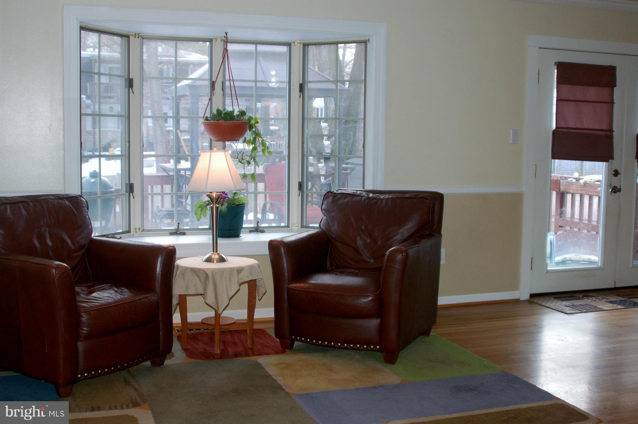 6423 Deepford Street Springfield, VA 22150 - Photo 4 of 21 Living Room