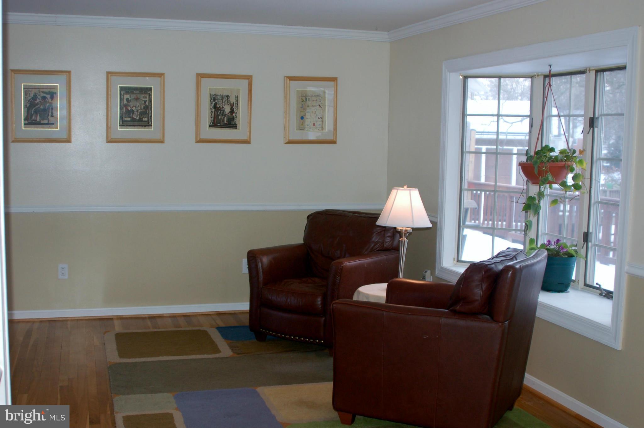 6423 Deepford Street Springfield, VA 22150 - Photo 5 of 21 Living Room