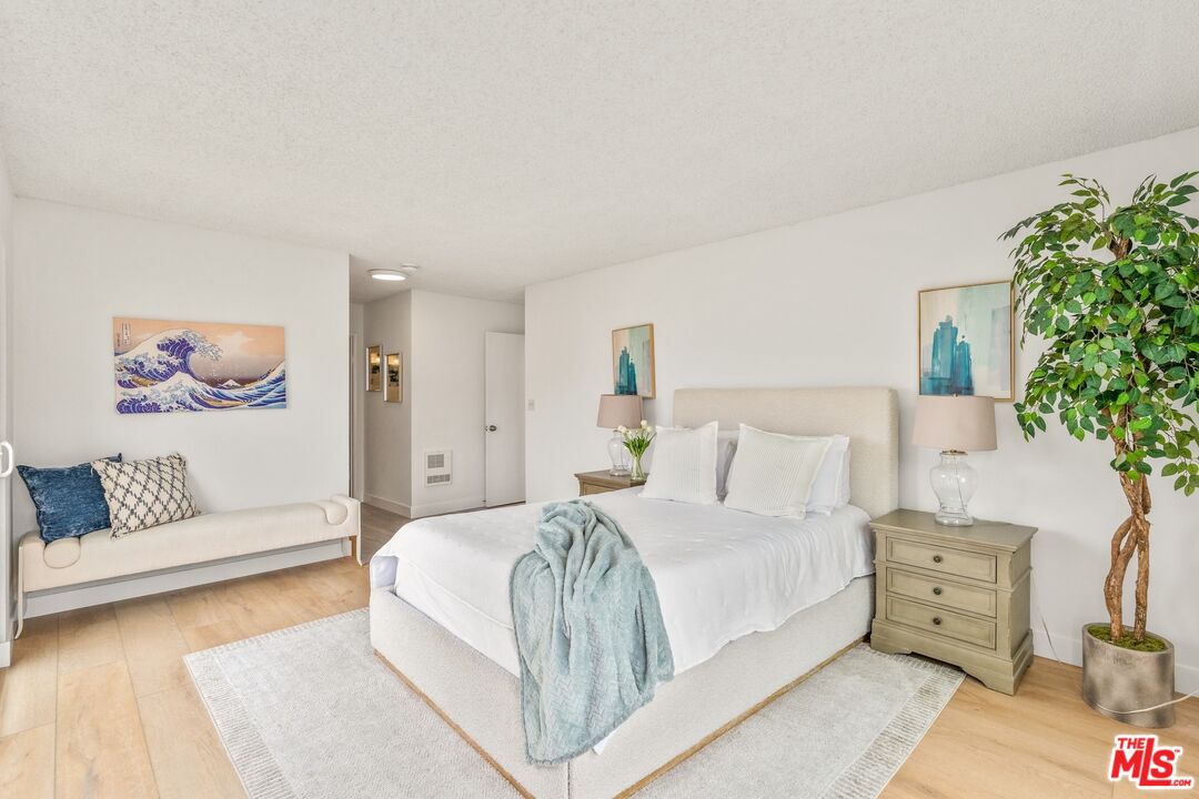 16 Quarterdeck Street, Unit 301 Marina del Rey, CA 90292 - Photo 14 of 30