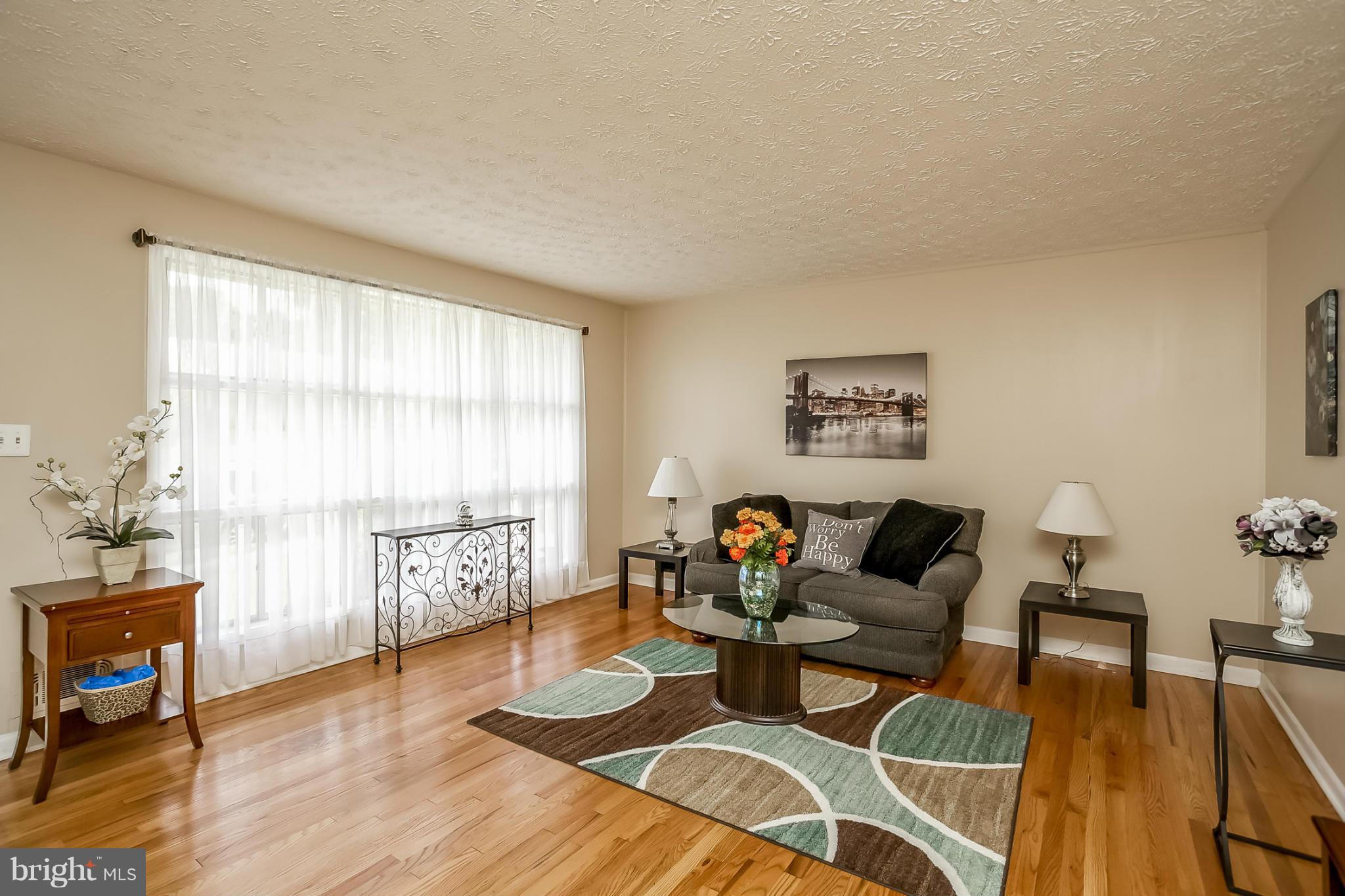 8421 Avery Road Baltimore, MD 21237 - Photo 6 of 28 Living Room