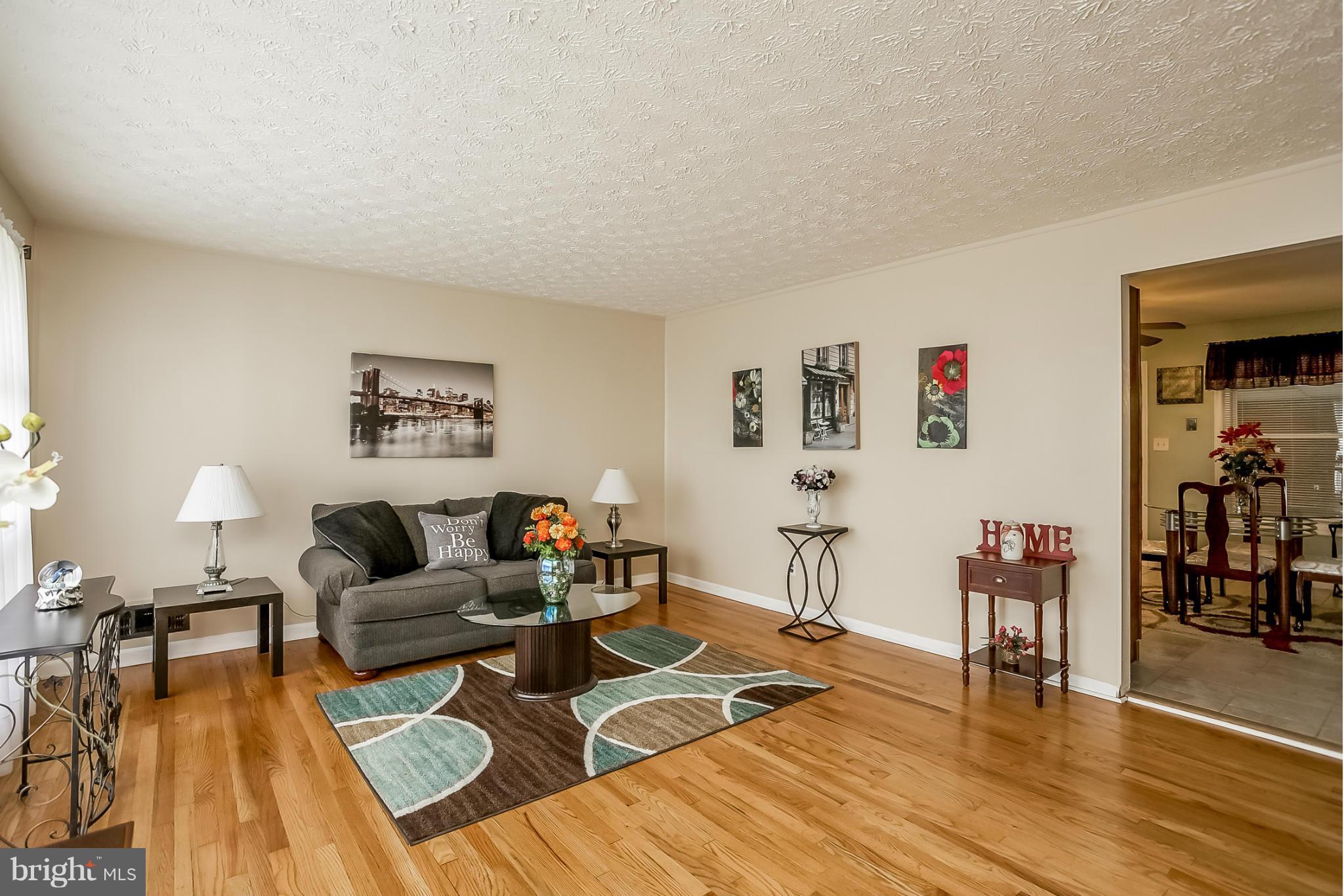 8421 Avery Road Baltimore, MD 21237 - Photo 7 of 28 Living Room