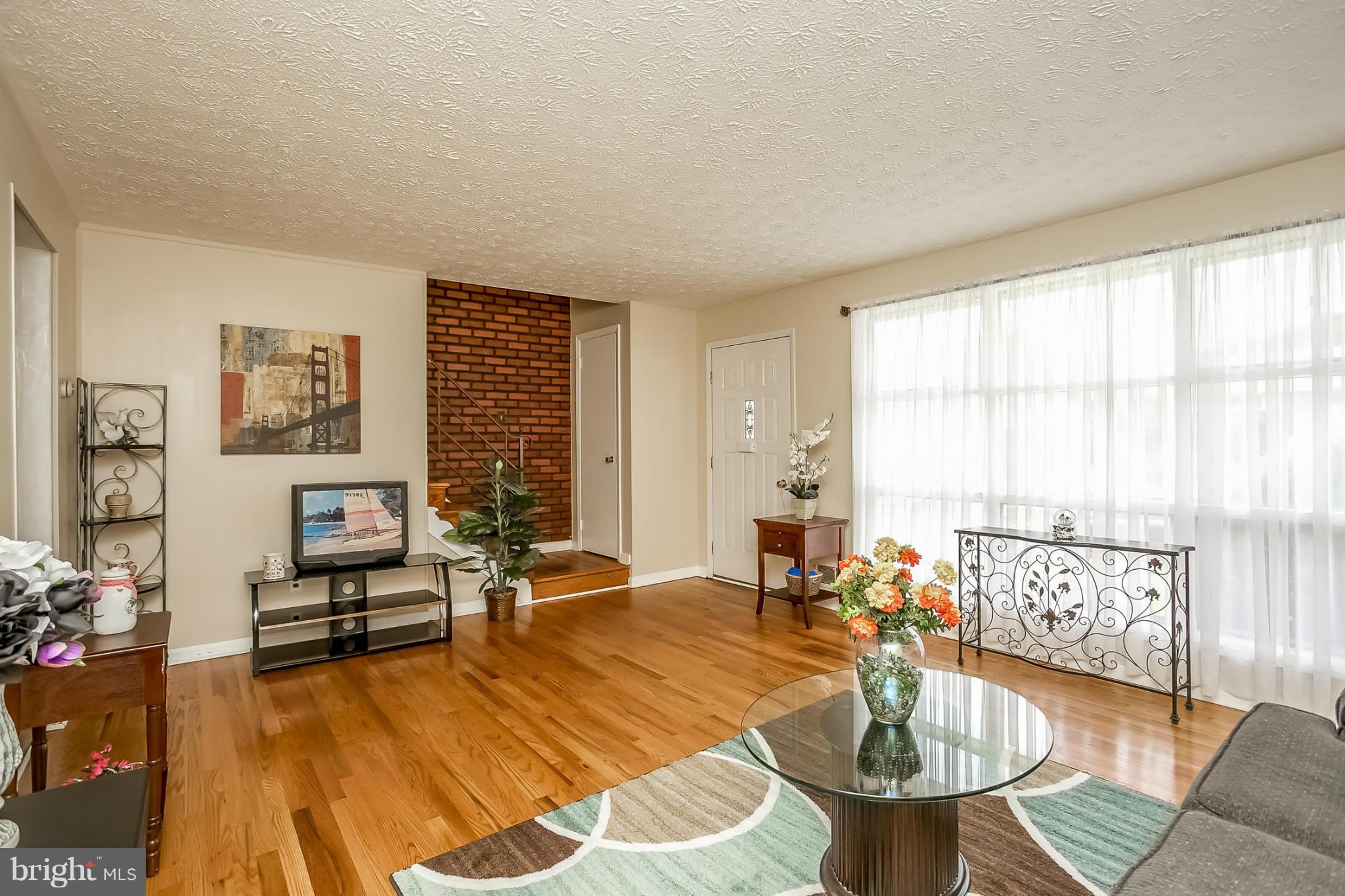 8421 Avery Road Baltimore, MD 21237 - Photo 9 of 28 Living Room