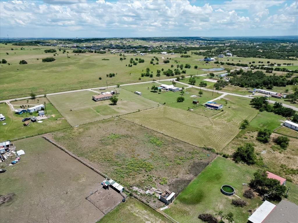 108 Lelon Lane Springtown, TX 76082 - Photo 4 of 20