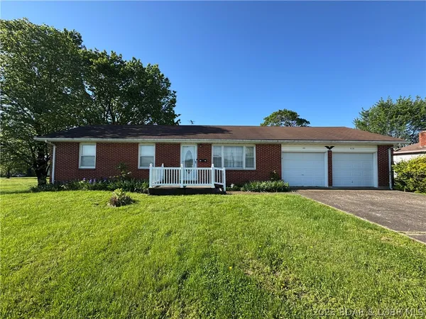 614 East 3rd Street, Stover, MO 65078