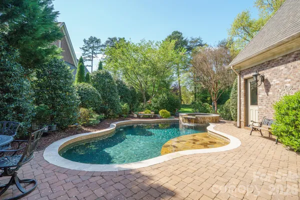 $1,995,000 | 20609 Queensdale Drive, Cornelius, NC 28031