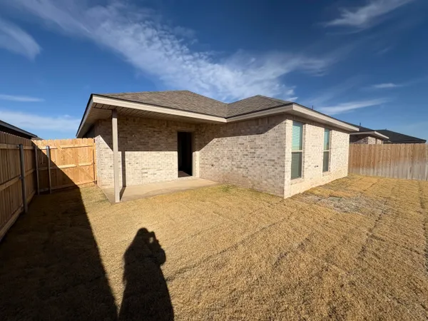 a view of back yard of the house