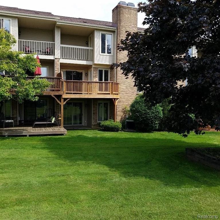 942 Golfview Court Rochester Hills, MI 48307 - Photo 1 of 24