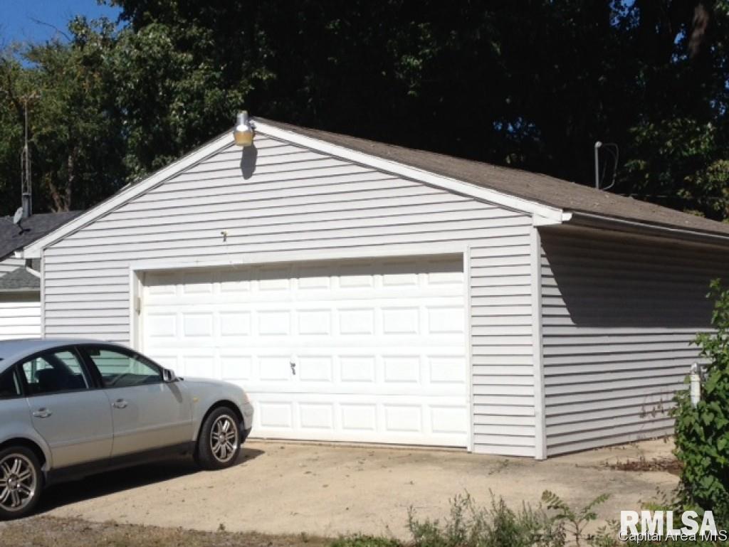 2448 South 13th Street Springfield, IL 62703 - Photo 3 of 20