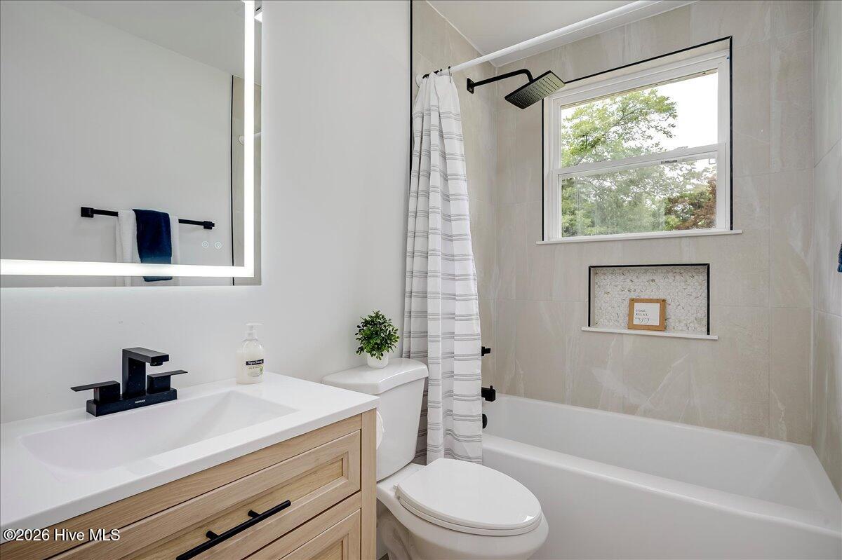 2349 Wheeless Road Augusta, GA 30906 - Photo 23 of 40 Guest Bathroom
