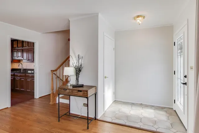 $459,900 | 504 West Braeside Drive, Arlington Heights, IL 60004