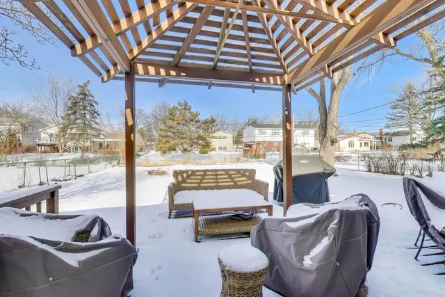 $459,900 | 504 West Braeside Drive, Arlington Heights, IL 60004