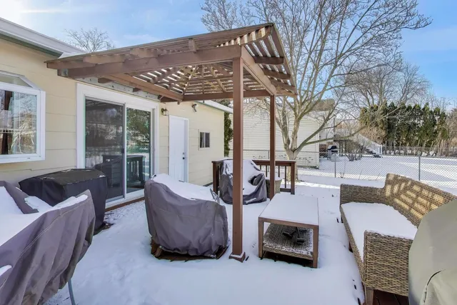 $459,900 | 504 West Braeside Drive, Arlington Heights, IL 60004