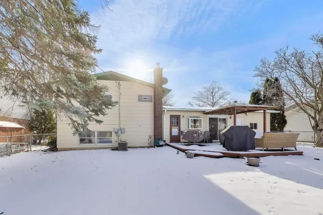 $459,900 | 504 West Braeside Drive, Arlington Heights, IL 60004