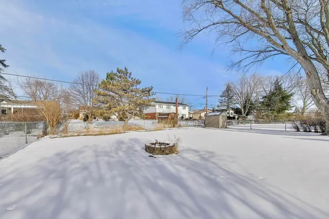 $459,900 | 504 West Braeside Drive, Arlington Heights, IL 60004