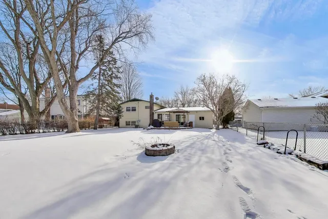 $459,900 | 504 West Braeside Drive, Arlington Heights, IL 60004