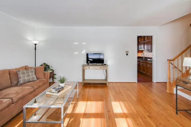 $459,900 | 504 West Braeside Drive, Arlington Heights, IL 60004