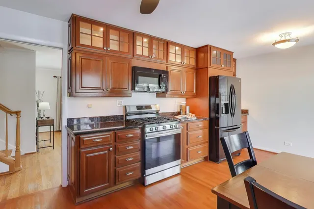 $459,900 | 504 West Braeside Drive, Arlington Heights, IL 60004