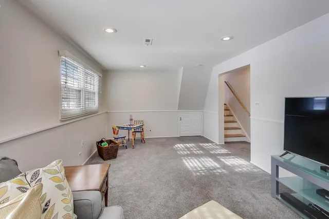 $459,900 | 504 West Braeside Drive, Arlington Heights, IL 60004