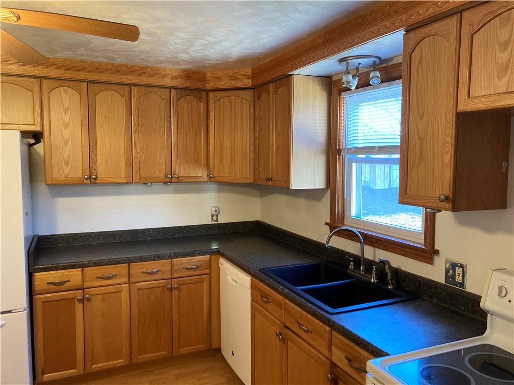 17 Wanton Shippee Road East Greenwich, RI 02818 - Photo 6 of 14 Gallery Image 6