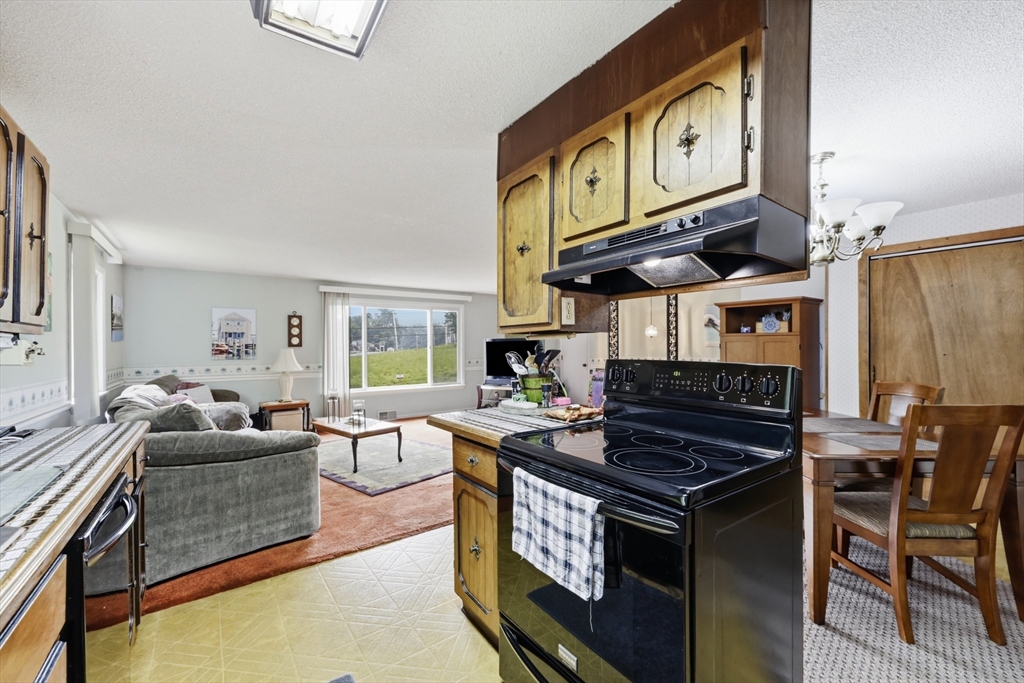 1303 Calkins Road Palmer, MA 01069 - Photo 6 of 34