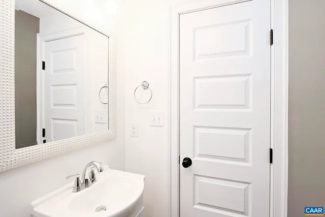 $3,000 | 903 Nassau Street, Charlottesville, VA 22902