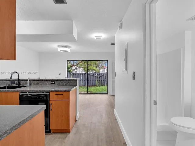 $299,999 | 3911 Southwest 52nd Avenue, Unit 41, Pembroke Park, FL 33023