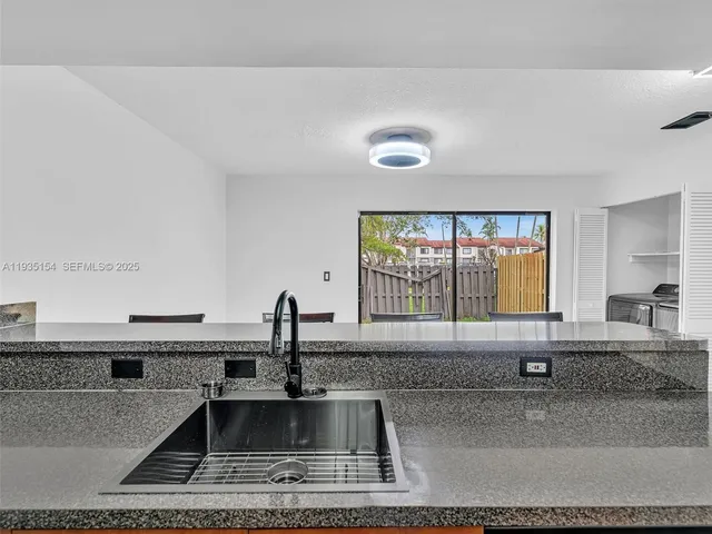 $299,999 | 3911 Southwest 52nd Avenue, Unit 41, Pembroke Park, FL 33023