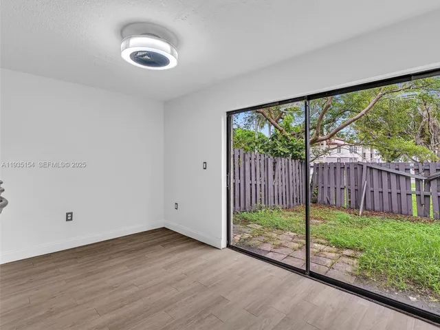 $299,999 | 3911 Southwest 52nd Avenue, Unit 41, Pembroke Park, FL 33023