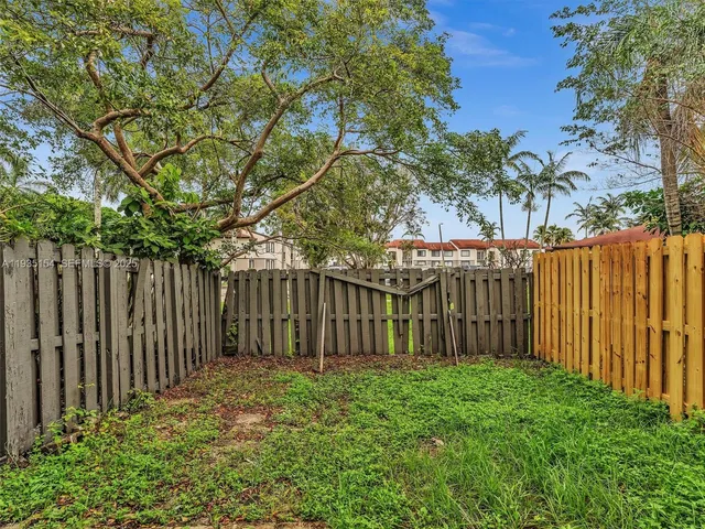 $299,999 | 3911 Southwest 52nd Avenue, Unit 41, Pembroke Park, FL 33023