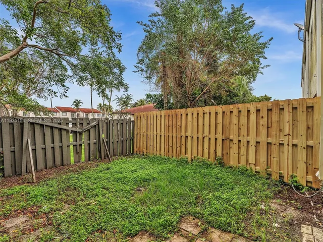 $299,999 | 3911 Southwest 52nd Avenue, Unit 41, Pembroke Park, FL 33023