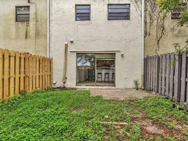 $299,999 | 3911 Southwest 52nd Avenue, Unit 41, Pembroke Park, FL 33023