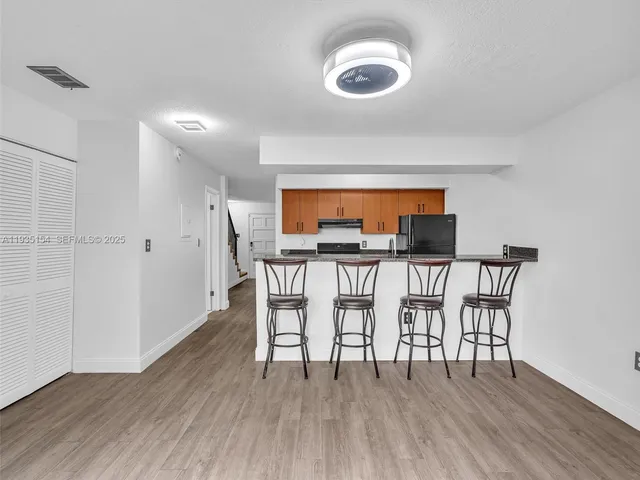 $299,999 | 3911 Southwest 52nd Avenue, Unit 41, Pembroke Park, FL 33023