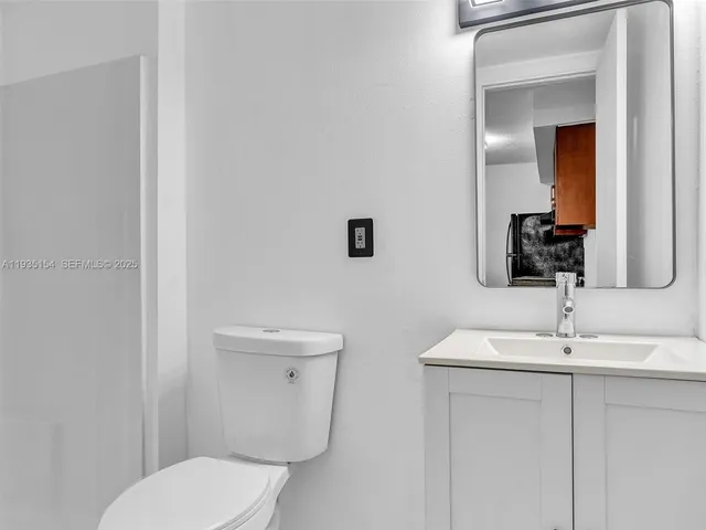 $299,999 | 3911 Southwest 52nd Avenue, Unit 41, Pembroke Park, FL 33023