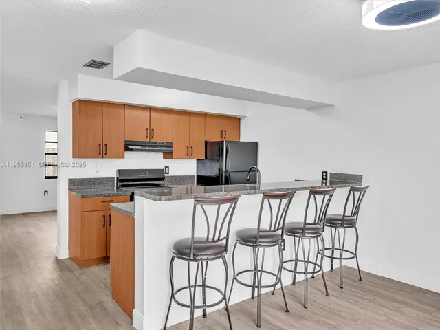 $299,999 | 3911 Southwest 52nd Avenue, Unit 41, Pembroke Park, FL 33023