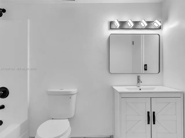 $299,999 | 3911 Southwest 52nd Avenue, Unit 41, Pembroke Park, FL 33023