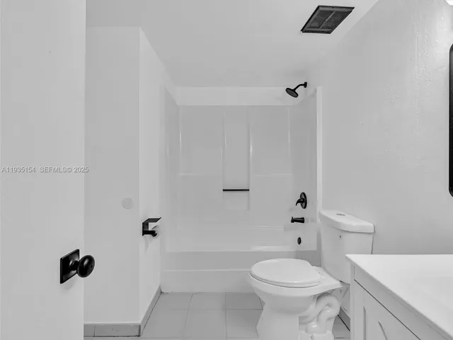 $299,999 | 3911 Southwest 52nd Avenue, Unit 41, Pembroke Park, FL 33023