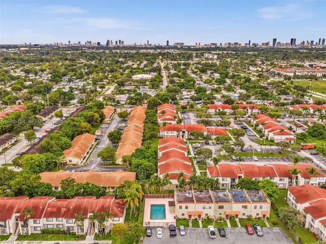 $299,999 | 3911 Southwest 52nd Avenue, Unit 41, Pembroke Park, FL 33023