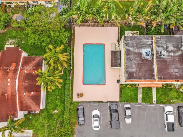 $299,999 | 3911 Southwest 52nd Avenue, Unit 41, Pembroke Park, FL 33023