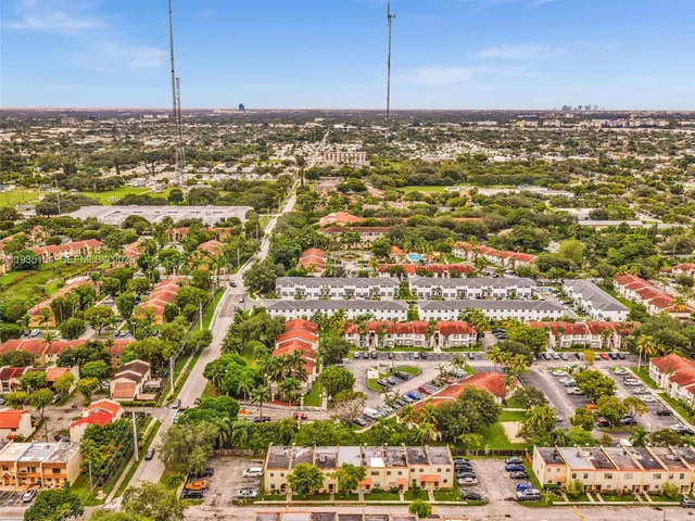 $299,999 | 3911 Southwest 52nd Avenue, Unit 41, Pembroke Park, FL 33023