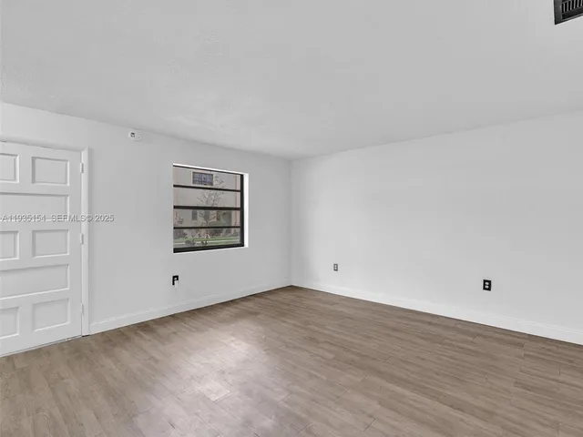 $299,999 | 3911 Southwest 52nd Avenue, Unit 41, Pembroke Park, FL 33023