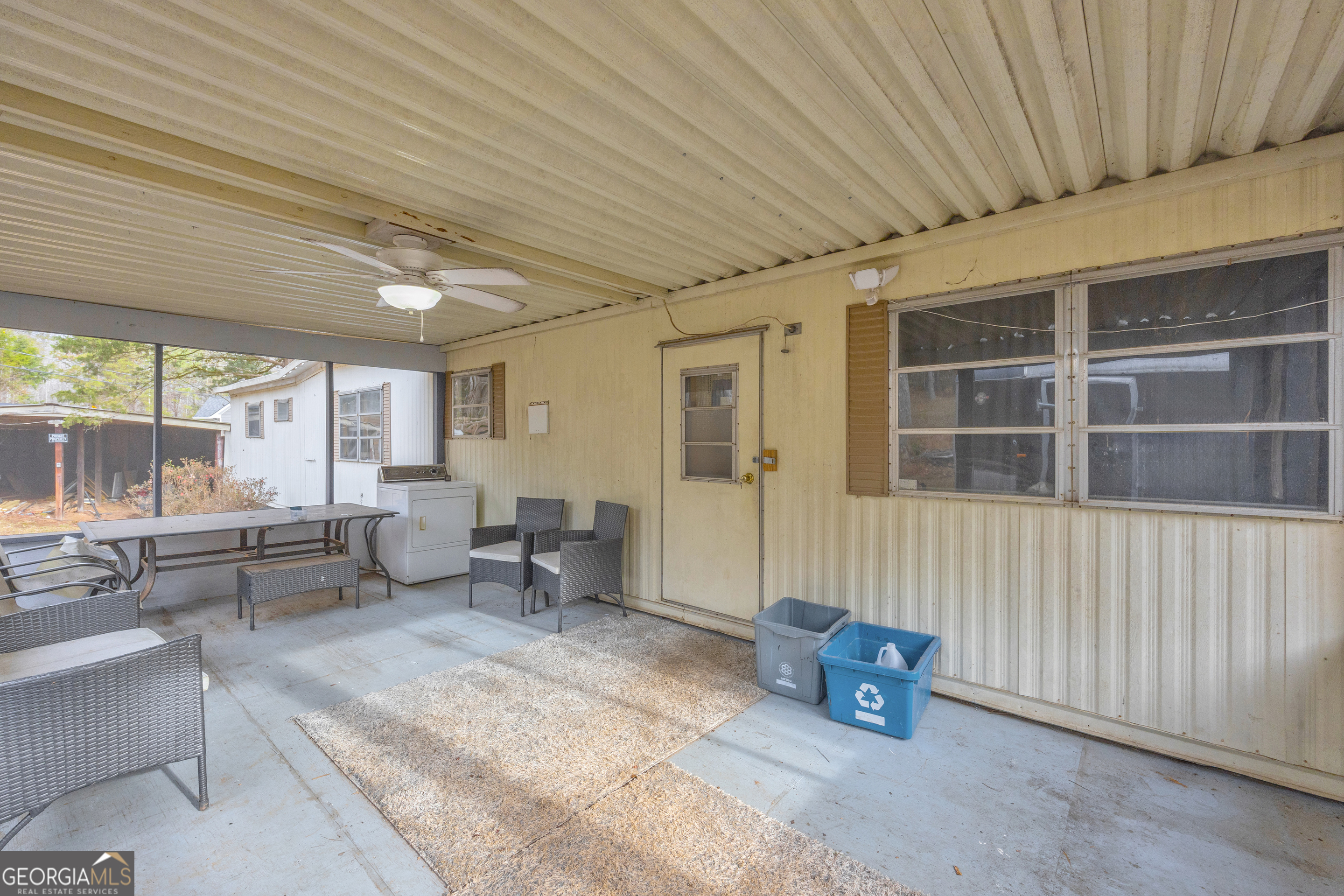 39 Valley View Drive Lavonia, GA 30553 - Photo 4 of 33 a outdoor space with the couches and dining table chair