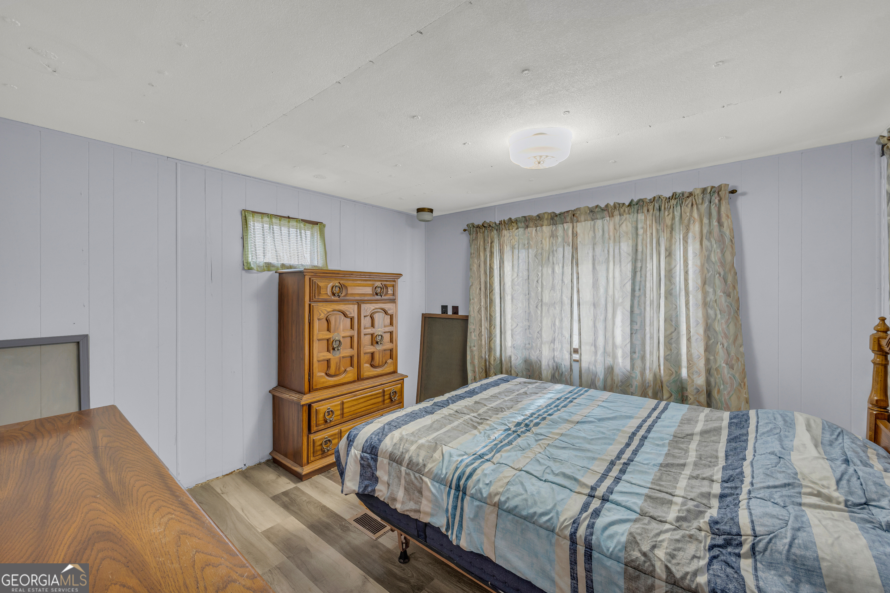 39 Valley View Drive Lavonia, GA 30553 - Photo 8 of 33 a bedroom with a bed and a dresser