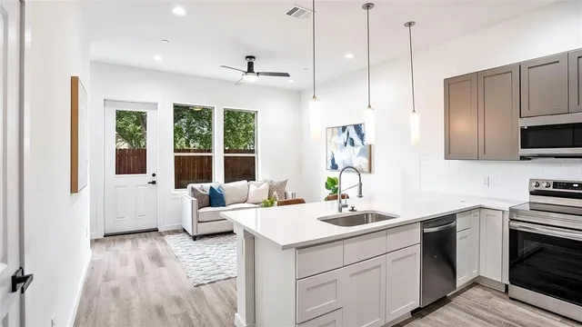 $2,350 | 1028 17th Street, Plano, TX 75074