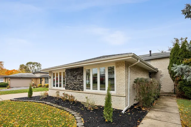 $359,900 | 528 East 191st Place, Glenwood, IL 60425