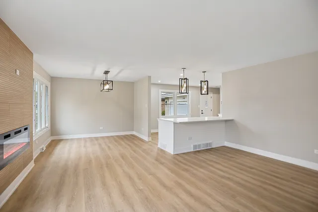 $359,900 | 528 East 191st Place, Glenwood, IL 60425