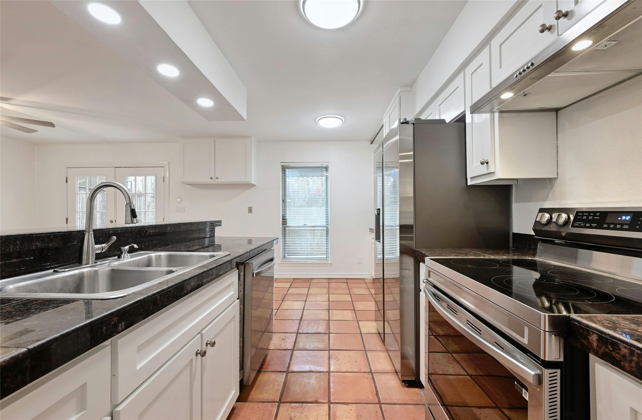 6637 Valleyside Road Austin, TX 78731 - Photo 12 of 27