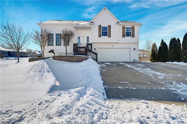 $359,000 | 1511 North 4th Street East, Louisburg, KS 66053