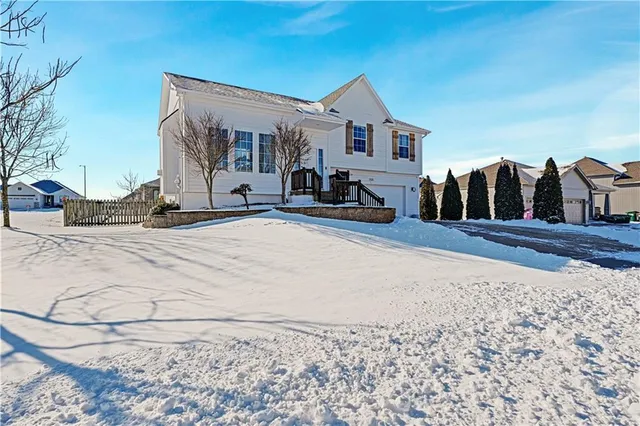 $359,000 | 1511 North 4th Street East, Louisburg, KS 66053