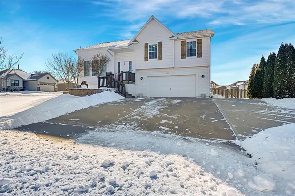$359,000 | 1511 North 4th Street East, Louisburg, KS 66053